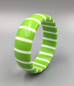 Brazalete de Resina con Diseño de Rayas Verdes, Blancas y Naranjas, Brazalete Ancho y Grueso con Acabado Brillante para Mujer, Joyería de Moda - Product Image 3