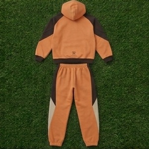Nouvelle Arrivée Très Demandée : Survêtement Orange Durable Personnalisable avec Col à Capuche, Coupe Ample, Style Décontracté, Poches Latérales et Centrales - Product Image 6