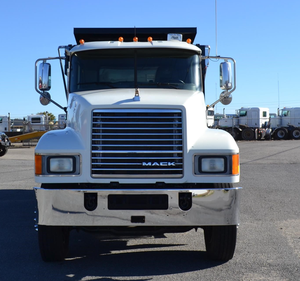 Camión Usado MackS Pinnacle CHU613 Day Cab 2014 de Alto Rendimiento - Transmisión Manual de 10 Velocidades, Listo para Enviar - Product Image 1
