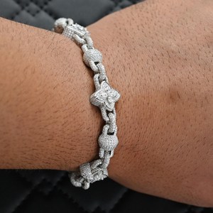 Pulsera Dvars Diamond Clover con Moissanita VVS, Plata de Ley 925 Bañada en Oro, Pasa el Test de Diamantes, Corte Brillante Clásico - Product Image 1