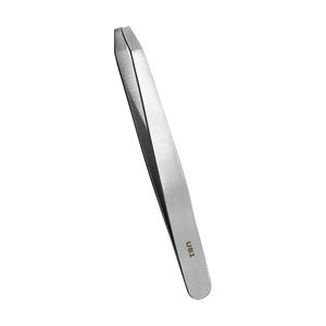 Pince à épiler professionnelle UBI UBI-439 3,7 cm, inclinée, classique et moderne, en acier à haute teneur en carbone, durable, pour poils incarnés et élimination des éclats - Product Image 2