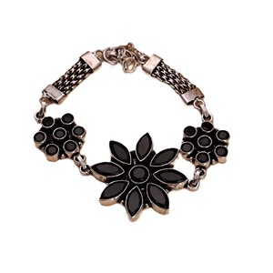 ARTS JEWELS Bracelet vintage fait main en laiton perlé avec fleur en onyx noir, serti clos, plaqué argent antique, cadeau de fiançailles pour femme - Product Image 2