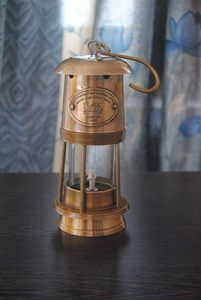 Lanterne à pétrole vintage en laiton de haute qualité, fabriquée à la main en Inde, lampe de sécurité pour mineurs, prix de gros et d'usine abordable - Product Image 2