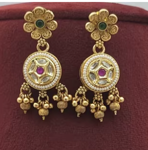 Collier exclusif de qualité supérieure avec finition or mat et boucles d'oreilles pour femmes Bijoux de créateurs pour la collection de vêtements de mariage - Product Image 2