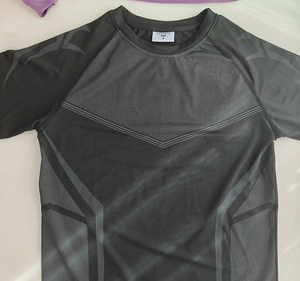 เสื้อยืดคอกลมแขนสั้นผู้ชาย ทรงปกติ ผ้าคอตตอนเจอร์ซีย์ถัก 100% สีพื้น ย้อมสีเรียบ สไตล์ลำลอง - Product Image 3