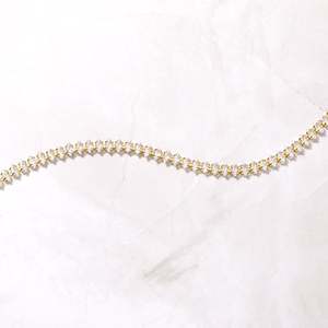 Bracelet tennis en or jaune avec diamants de laboratoire ronds et breloque en forme de cœur - Product Image 2