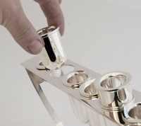 Nouvelle Arrivée Ménorah à 9 Branches Style Contemporain Aluminium Poli Miroir Argent Porte-Bougie de Noël Personnalisé Cadeau Judaïca