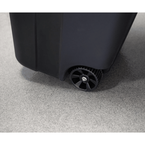 Confezione da 2 contenitori per rifiuti in plastica resistente da 32 galloni con coperchio attaccato - Nero - Product Image 5