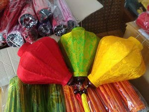 Lanterne traditionnelle en soie de Hoi An, lanterne vietnamienne en soie, lampes en bambou, lanterne en bambou et soie 35cm, couleurs assorties, décoration de mariage et de patio - Product Image 4