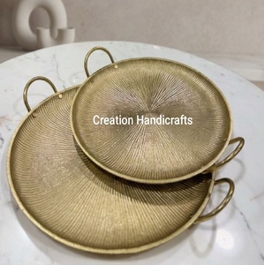 ถาดตกแต่งทรงกลมหรูหราพร้อมโครงโลหะและฐานไม้ ถาดเสิร์ฟพร้อมหูจับ - Product Image 4