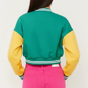 เสื้อแจ็คเก็ตวาร์ซิตี้สีเขียวเหลืองสำหรับผู้หญิง มีโลโก้ด้านหน้า แขนยาว ทรงปกติ ติดกระดุม คอปก ปิดกระดุมแถวเดียว ตัดต่อสี - Product Image 5