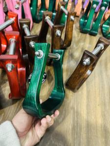 Étriers en bois de haute qualité de style western avec options personnalisables - Product Image 5