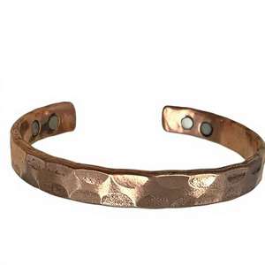 Bracelet ouvert ajustable de style ethnique bohème, bijoux en cuivre massif de qualité supérieure faits à la main avec gravure - Product Image 2