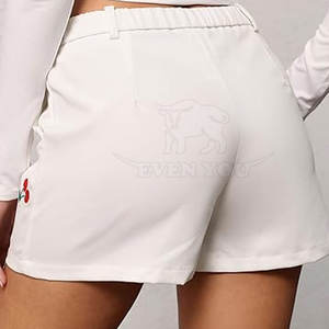 Shorts brodés sur mesure pour femmes, design chic et décontracté, confortables et tendance pour un usage quotidien - Product Image 2