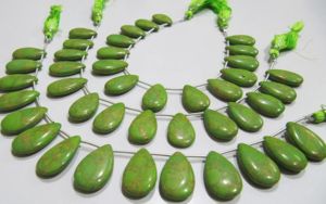 Perles en turquoise cuivrée verte, forme poire, lisses, taille 12x20mm, brin de 8 pouces de long - Product Image 3