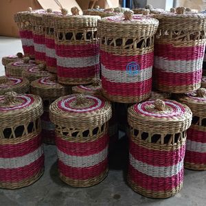 ตะกร้าของขวัญรอมฎอนทำจากหญ้าทะเลถักมือรักษ์โลก พร้อมฝาปิดพู่หลากสี ภาชนะใส่ขนมสำหรับเทศกาลอีด ขายส่ง - Product Image 2