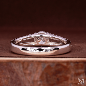 แหวนเพชรทรงกลม 0.5 กะรัต ฝังเพชรแบบสปลิตพาเว่ วงแหวนหมั้น ได้รับการรับรองจาก IGI ทองคำขาว 10K เครื่องประดับเจ้าสาว - Product Image 3