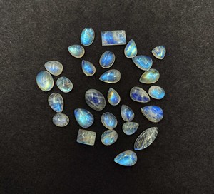 Lot de pierres précieuses en pierre de lune arc-en-ciel bleue naturelle, formes mélangées, cabochons, 7-14 mm, pour la création de bijoux - Product Image 6
