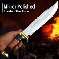 Op maat gemaakte handgemaakte Damascus stalen Rambo Bowie-mes met messing beschermkap, houten & hoornen handvat en leren schede. Lage minimale bestelhoeveelheid. Outdoor Bowie-mes.