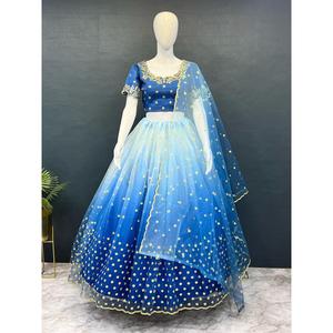 งานเย็บปักถักร้อยสุทธิจากนักออกแบบ lehenga choli กับ dupatta สีฟ้า - Product Image 1