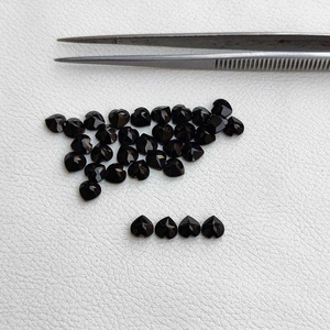 Piedras preciosas de corte de corazón facetado de ónix negro Natural de 7mm de buena calidad, piedra semipreciosa suelta, venta al por mayor hecha a mano para la fabricación de joyas - Product Image 4