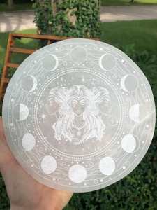 Placa de Selenita para Carga Energética, con Grabado de la Triple Diosa, Reiki, Sanación, Centro de Energía - Product Image 2