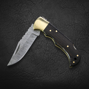 Couteau de poche pliant artisanal en acier Damas Edge Master, manche en bois noir avec étui en cuir, vente en gros OEM - Product Image 5