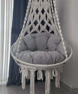 Silla Colgante de Macramé Hecha a Mano con Cojines de Felpa Gris Claro - Product Image 3