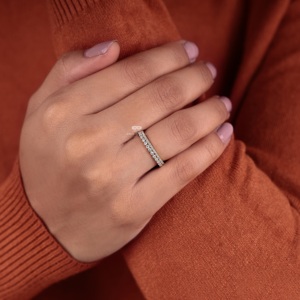 Anillo de Eternidad de Doble Hilera con Diamantes Cultivados en Laboratorio, Oro de 14K, Anillo de Boda con Garras Compartidas, Anillo Apilable a Juego para Aniversario, Joyería Hecha a Mano - Product Image 5