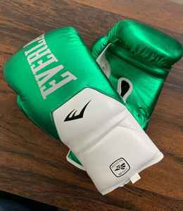 Nouveaux gants de boxe Sanda personnalisés en cuir de vachette extensible antidérapant avec sangle de poignet réglable pour l'entraînement professionnel - Product Image 2