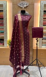 Luxuriöser Seiden-Punjabi-Anzug für Damen Traditionelles Salwar Kameez Set für Festliche Anlässe Hochzeitskollektionen und Einzelhandelsunternehmen - Product Image 5