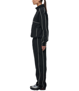 Conjunto de Chaqueta Cortavientos y Pantalones Deportivos para Mujer, de Nailon Negro Ligero y Reflectante, Estilo Urbano, Corte Regular - Product Image 5