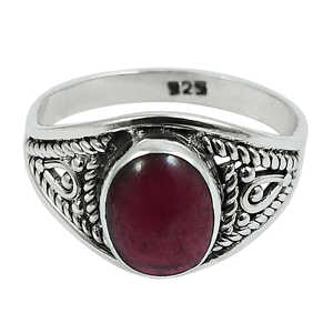 Anillo clásico unisex de plata de ley 925 con diseño vintage y piedra preciosa de granate rojo en engaste de bisel. La mejor joyería bohemia. - Product Image 1