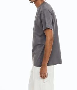 Camiseta Básica Gris Carbón en Oferta, Camiseta de Algodón Premium para Hombre, Cuello Redondo, Corte Regular, Lisa, Informal, para Uso Diario - Product Image 3