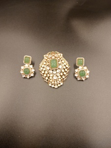 Ensemble collier et boucles d'oreilles assortis Amaira Jewels, plaqué or sur argent, bijoux ethniques pour femmes, design floral, pour fiançailles. - Product Image 2