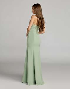 Robe de soirée élégante sans bretelles vert sauge perlée, coupe fourreau, longueur ras du sol, en satin anti-plis à motif géométrique - Product Image 3