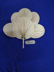 Éventail à main en feuille de palmier naturelle, marque privée, long manche en bambou, éventail rafraîchissant d'été, fabricant vietnamien - Product Image 3