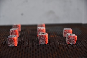 Briquetas de Carbón Vegetal Negro Premium CocoRiki (Cáscara de Coco) en Forma de Cubo, Hechas a Máquina para Barbacoa, Hookah y Shisha - Product Image 4