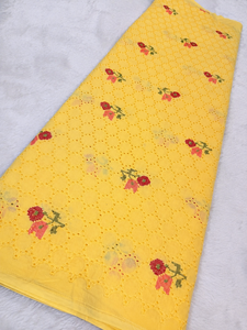 Tissu brodé personnalisé en dentelle imprimée africaine pour la confection de robes de créateurs et les acheteurs de vêtements d'exportation - Product Image 4