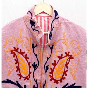 Veste décontractée en coton de canard respirant et écologique, brodée de fleurs bohèmes, avec col mandarin et manches longues - Product Image 4