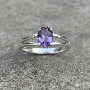 Bague en argent sterling 925 avec améthyste naturelle ovale, double halo, sertissage minimaliste à griffes, certifiée par un tiers, pour mariage, style chrétien - Product Image 1