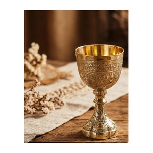 Calice en laiton d'inspiration antique, gobelet vintage artisanal, coupe rituelle décorative ornée, élégant récipient métallique traditionnel - Product Image 4