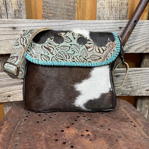Sac bandoulière unique en cuir à poils de haute qualité, motif floral gravé, style western, sac de cowgirl avec long pompon - Product Image 1