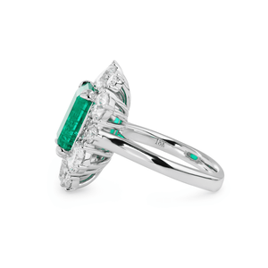Anillo de compromiso de esmeralda colombiana de laboratorio con corte esmeralda de 3 quilates, oro blanco de 18K, engaste de doble garra, halo de diamantes de laboratorio, anillo llamativo - Product Image 5