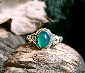 Anillo Hecho a Mano en Plata de Ley 925 con Ónix Verde, Gema Natural con Engaste en Bisel, Corte Ovalado, Clásico, para Regalo de Boda o Compromiso - Product Image 1