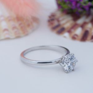 Bague de fiançailles de luxe en argent sterling 925 de haute qualité avec diamant brut rond à quatre griffes pour femme, plaquée rhodium et or - Product Image 4