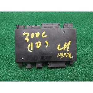 300 ECU y Módulos de Computación Usados 05028645AA - Product Image 1