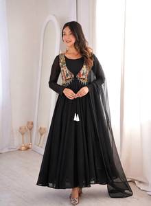 Traje Anarkali Tradicional Negro Largo hasta el Suelo para Mujer, Hermoso Conjunto de Fiesta de Boda y Diwali con Borde de Encaje y Koti, Listo para Usar - Product Image 1