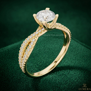 Anillo de Compromiso de Moissanita de Corte Redondo Premium en Oro Amarillo de 9KT, 10KT, 14KT y 18KT con Banda Trenzada Pavé y Diseño Solitario - Product Image 3