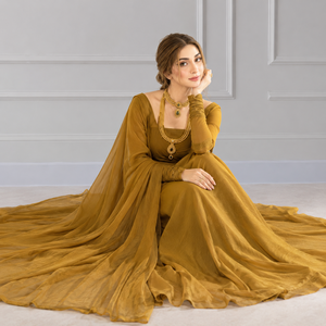 Sari Desi Tendance - Sari Anarkali sur Mesure en Soie Scintillante Style Formel |   Tenues de fête/mariage par SSUMAIRA COLLECTION - Product Image 1
